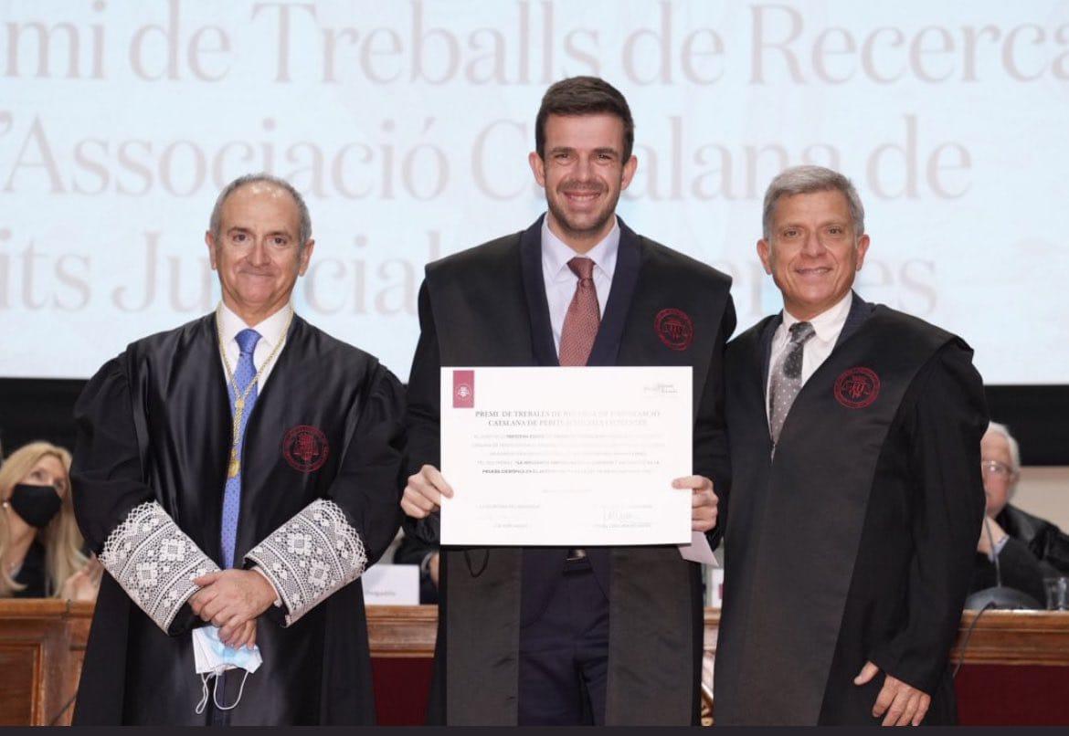 Lliurament del Premi de la XIII EDICI DEL PREMI DE TREBALLS DE RECERCA convocat per l Associaci Catalana de Perits Judicials.